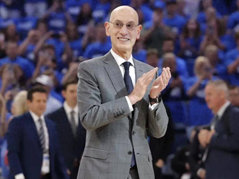 太阳队季后赛出局，主帅宣布引咎辞职，她的支持国家控制.